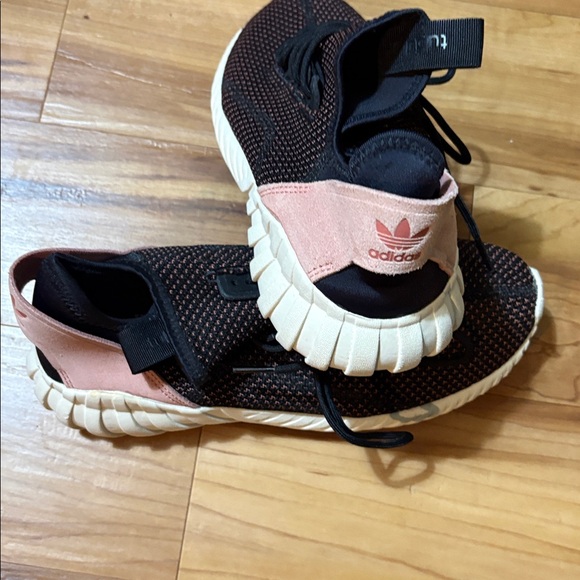 Adidas Women's Sneakers in Pink and Black - Picture 10 of 11